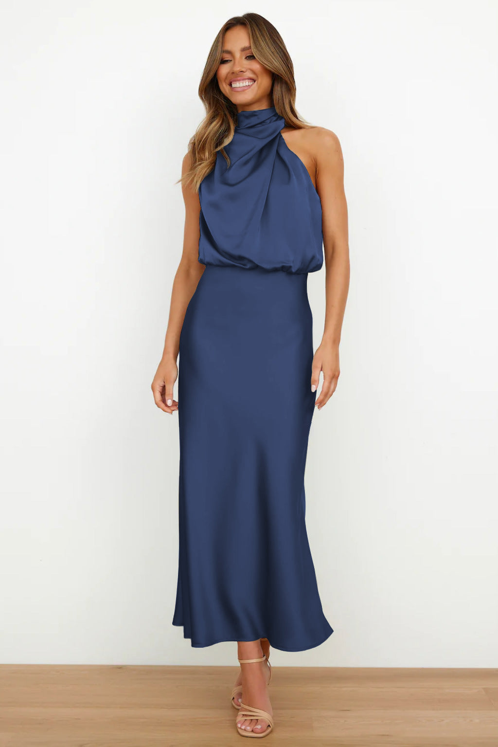Elise | Elegancka Sukienka Halter z Satyny – Wytworna i Stylowa