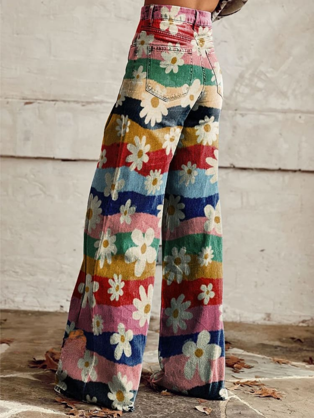 Cassandra | Boho Retro Spodnie w Kwiaty z Rozszerzanymi Nogawkami