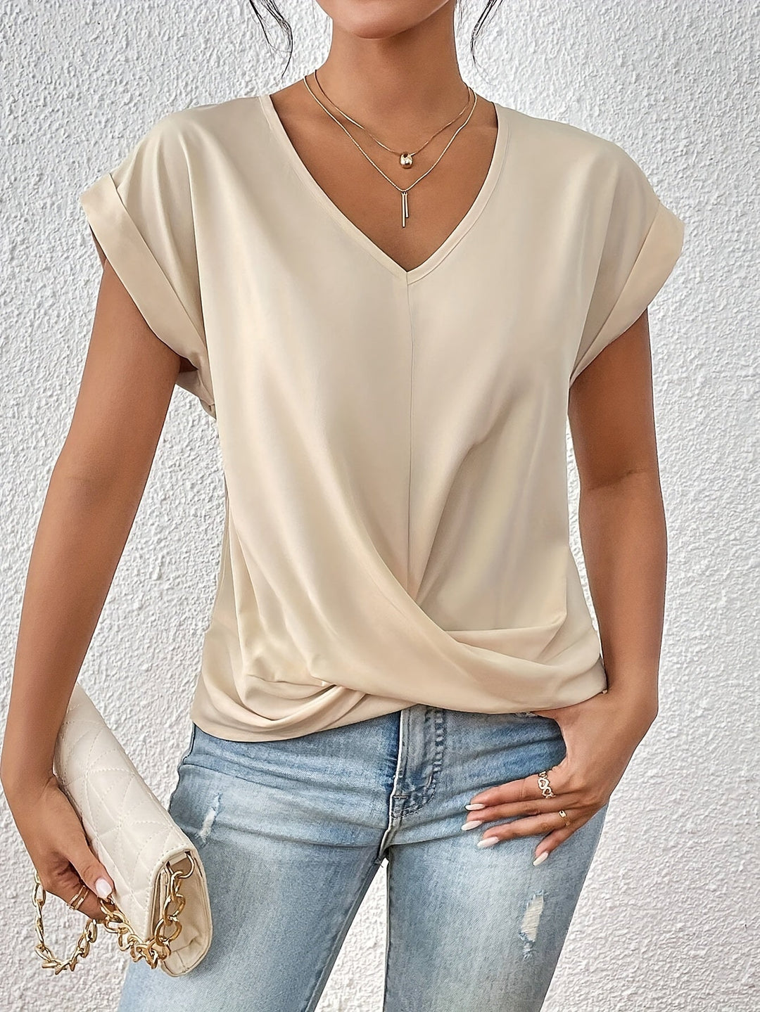 Sarah | Elegancki top letni z dekoltem w serek