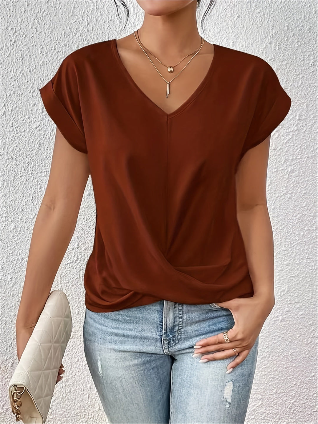 Sarah | Elegancki top letni z dekoltem w serek